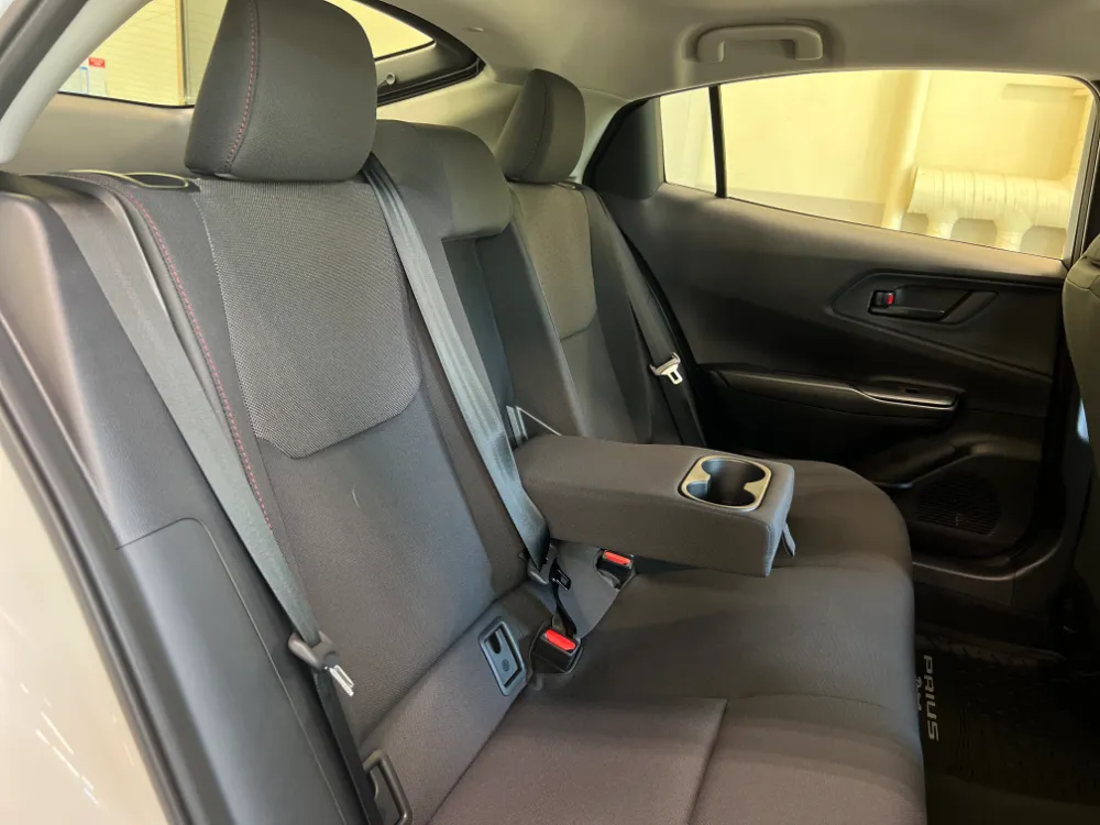 2023 toyota prius prime se white 22